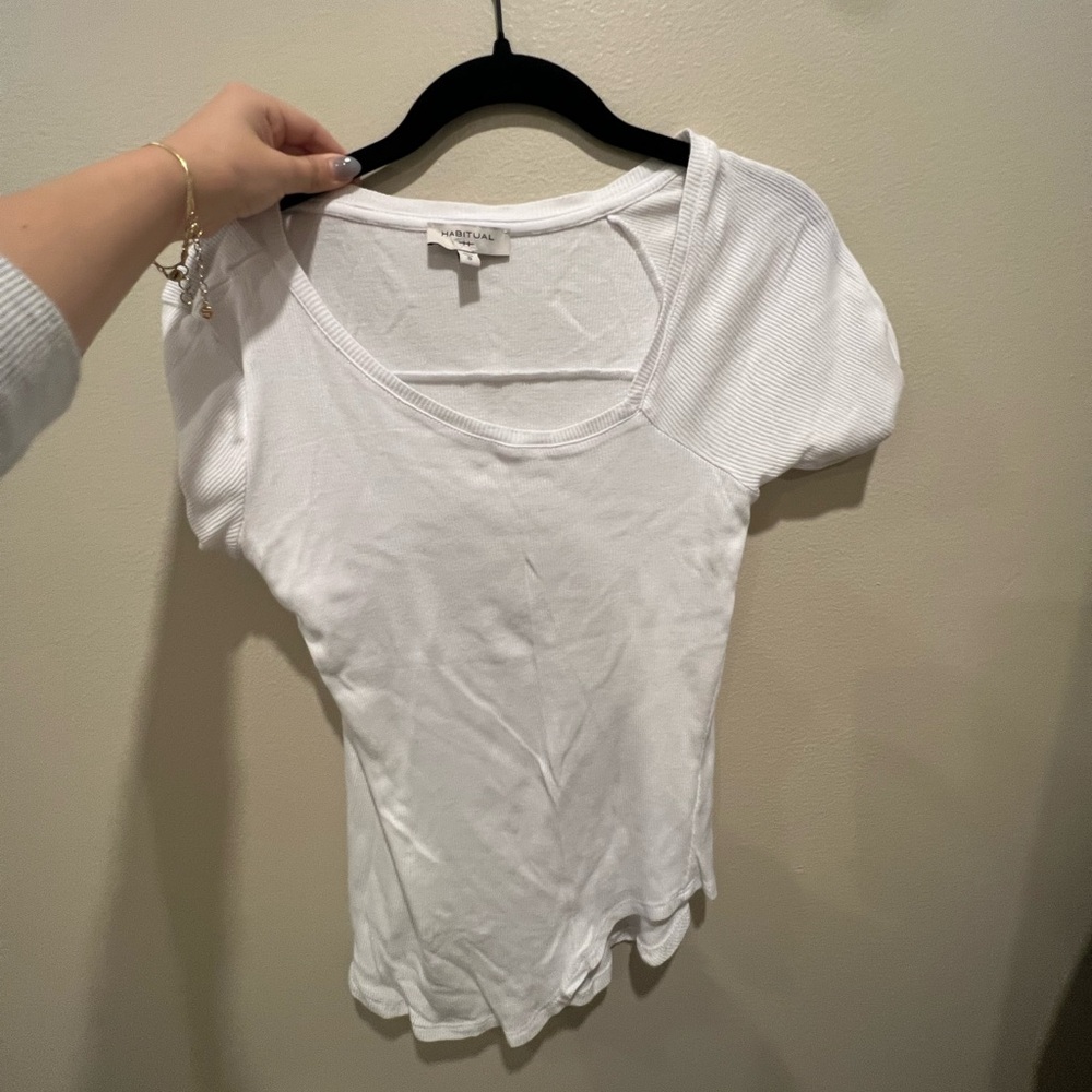 Habitual asymmetrical tee